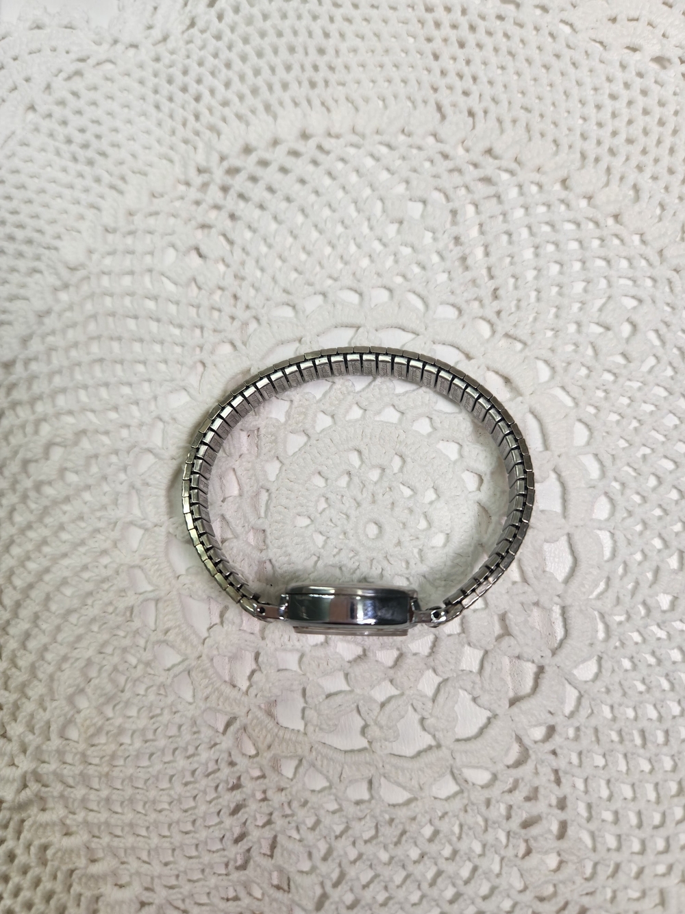 Vintage Sears Women's Watch - Oval Dial - Speidel Stretch Band - Picture 3 of 6